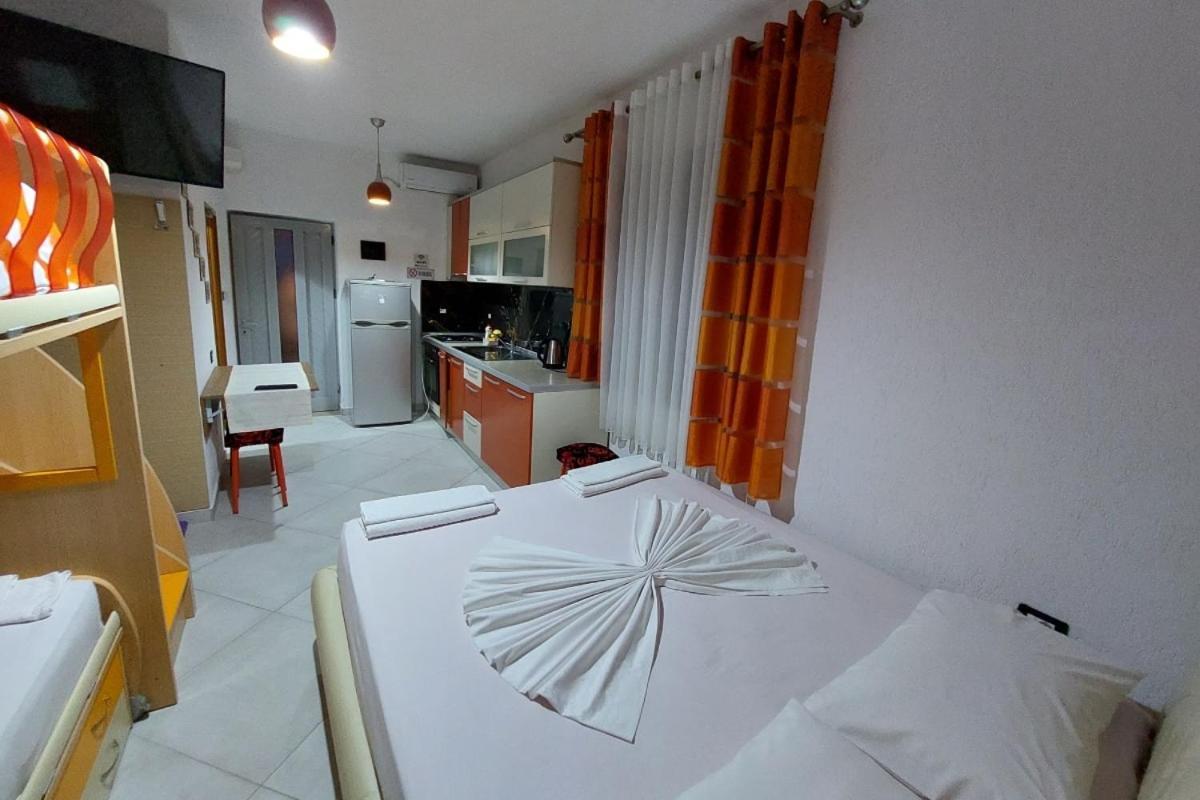 Vlorë Villa Heljos Apartaments מראה חיצוני תמונה